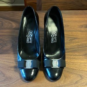 Salvatore Ferragamo Black Vara Bow Pump